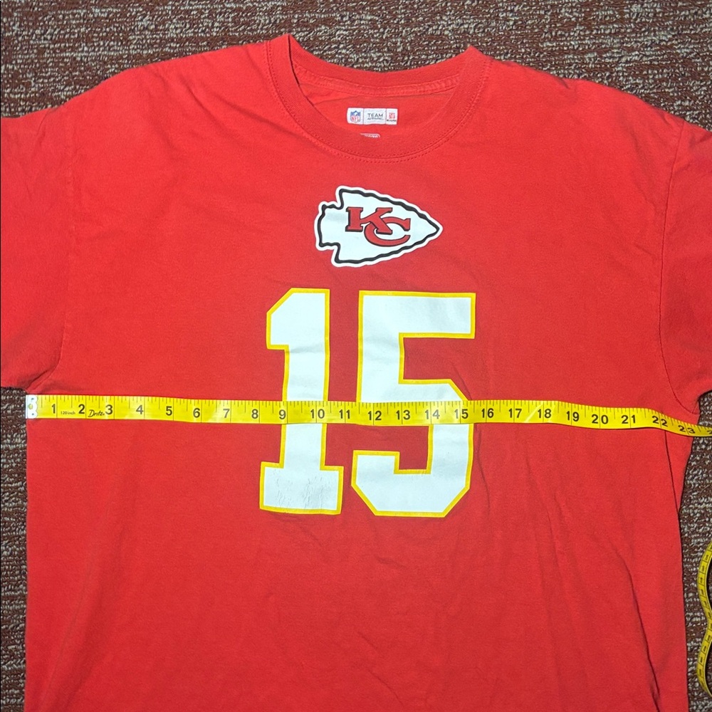 NFL team apparel Kansas City Chiefs T shirt Patrick Mahomes - Picture 9 of 11